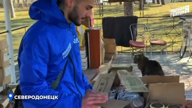 В Северодонецке активисты «Молодой Гвардии» и «Волонтерской Роты» помогли Крестовоздвиженскому храму