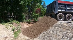 Доставка самосвалом 24 тонны гравия.