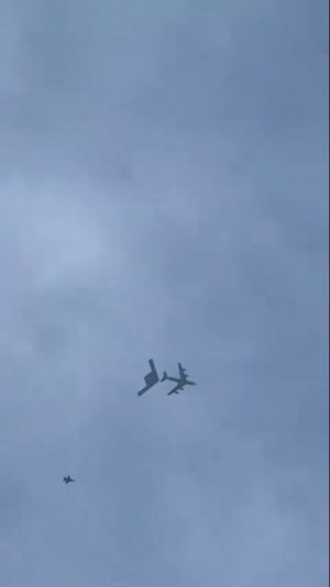 В сети появились первые кадры нового американского бомбардировщика B-21 Raider во время дозаправки