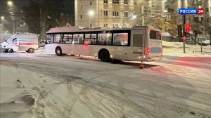 В Кирове от столкновения скорой медицинской помощи и автобуса пострадали 4 человека