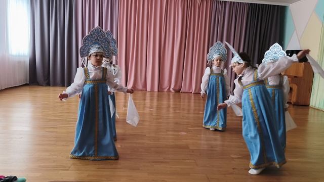 Ансамбль "Смешарики" -  "Зимнее кружево" - Серов