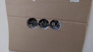 Как сделать тройное отверстие в плитке для розеток.