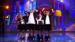 ЗЕленский стучит писюном по роялю.