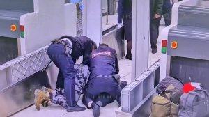 В аэропорту Минеральные Воды сотрудниками транспортной полиции задержан дебошир