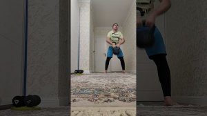 Подъём гири 32 кг. на уровень подбородка.