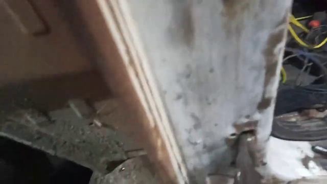 Как открутить петлю на волге если она не откручивается.