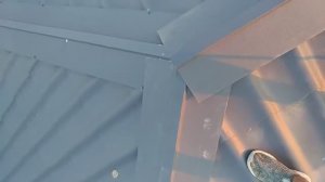 Соединение коньков на вальмовой крыше  #вальма#конек#крыша