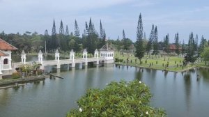 День два. Пляж, водный дворец