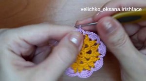 Плоский цветочный мотив крючком