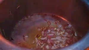 Готовим макароны с мясом.