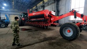 Готовимся к посевной 2026! Затаскиваем сеялки и многое другое!