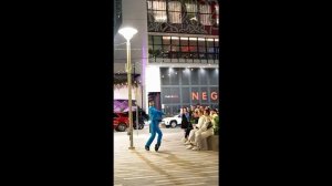 Уличные танцы.