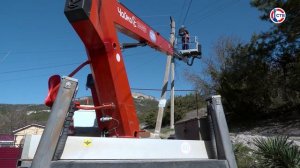 В селе Терновка специалисты монтируют линии освещения