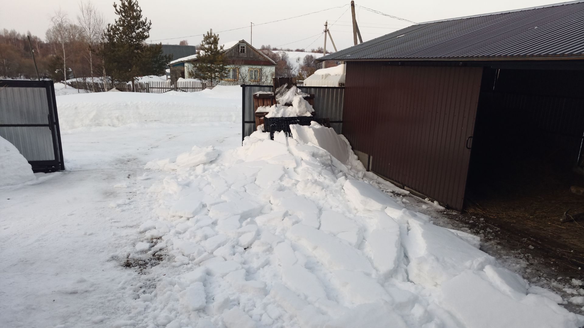 Снегоуборщик Huter SGC 4800В. Неожиданна сошла лавина.