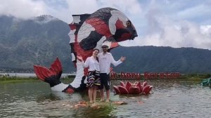 День три. дерево Байан, озеро Дану Бератан, водопады Red coral и Golden Valley