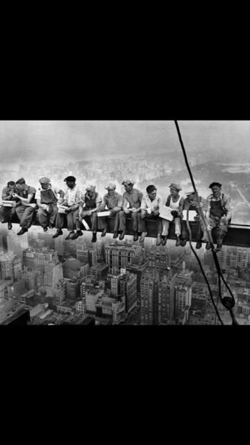 Почему рабочие обедали на балке