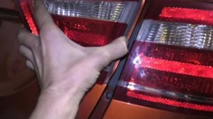 Лада Веста - снятие заднего внутреннего фонаря и замена лампочек