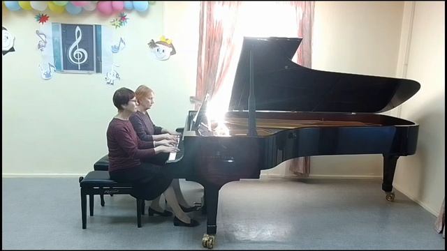 Башкатова Вера Михайловна, Бердник Людмила Михайловна. А. Петров Мелодия из к/ф "Зайчик".