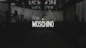 Показ женской коллекции Moschino весна-лето 2025