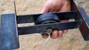 Самодельная перекатка из квадратной трубы для передвижения мебели и дверей.