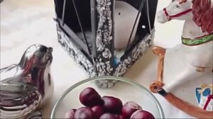 Фонарь, каштаны и новогодние игрушки