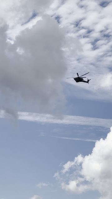 Вертолет Летит