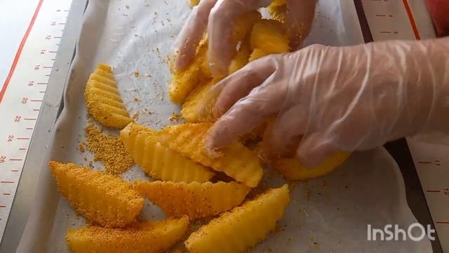 Картофель _По деревенски_с соусом _Тартар_.