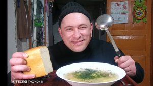 мукбанг/обжорыч/Уха с красной рыбой горбуша и полбуханки хлеба/