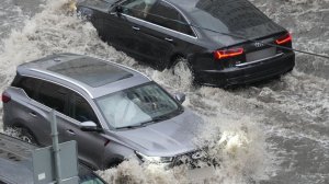 Весенняя угроза: на Урале взрывают лед, в Подмосковье готовятся к паводкам