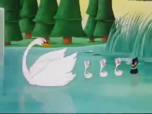 "Голубой Дунай" - музыка Иоганна Штрауса.