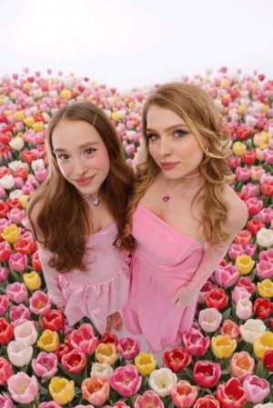 Всем привет,давно не отправляла видео и трансляцию.А в описание ⬇️ у меня тк канал