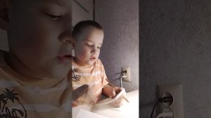 Телевизор с пультом из бумаги