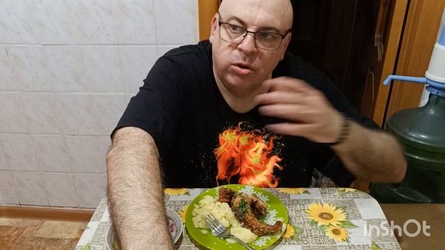 Мукбанг. Сазан жареный, пюре, соленые огурцы и холодный чай. Ж/д карострофа под Уфой 1989 г.