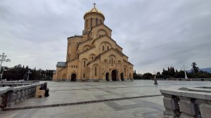 Храм Цминда-Самеба в Тбилиси обязателен к посещению.