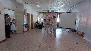 Поздравительный танец от мальчиков на конкурсе Мисс школы 2026