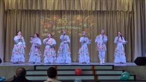 Выступление вокального коллектива "Ретро +". Юбилей Хмелевицкой школы 165 лет.