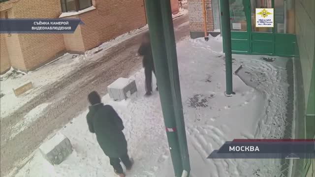 Оперативниками Тверского района задержаны соучастницы аферистов, завладевших деньгами пенсионерки