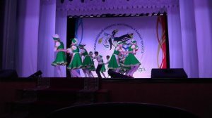 КУрочка по сенечкам похаживает