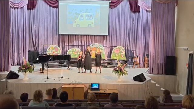 Битарашвили Т. С., Битарашвили Е. Д., Битарашвили В.Д. Муз. и сл. Ю. Таран "Россия ,ты моя звезда "