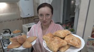 Начало марта 2026 г. Пироги с шампиньонами, лисичками, луком. Купила часы интересные. Удобряю пион.