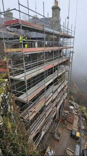 Трансформация дома на отвесной скале