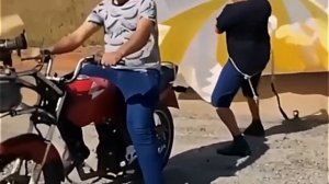 Ветер в лицо, а ему всё равно!