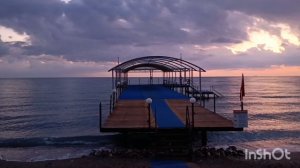 Рассвет в отеле Ring Beach, Beldiby, октябрь 2025. Утренний отель, пока все спят.