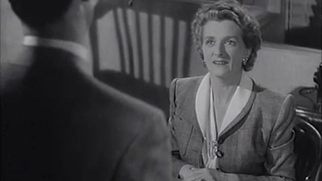 Gladys Cooper with long nails in the film Mr. Lucky (1943) смотреть онлайн