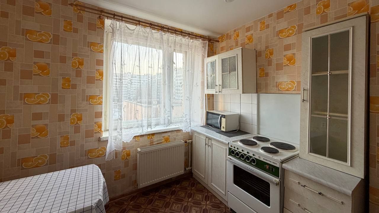 Сдаётся просторная двухкомнатная квартира для проживания.