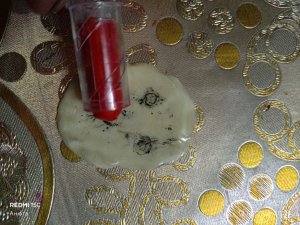 крашу лицо человечка.