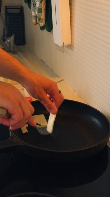 Скрэмбл и шакшука на бутерброде