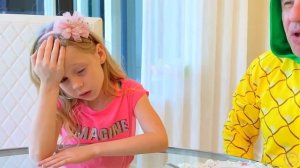 Настя учит алфавит и получает подарки