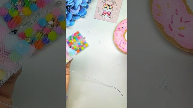 Бантики с помпонами🌷 
Яркие аксессуары для волос🌸