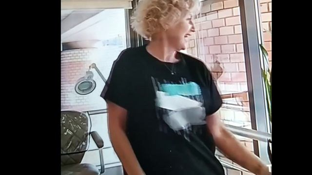 Дама должна быть невозмутима...(исп.певица Юлия Светлая) Танцует - неизвестный мне исполнитель